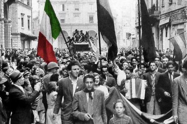 25-aprile-1945-a-milano-insurrezione-e-cronaca-degli-avvenimenti-640x480f4b0275a-f2e7-a5ab-cec3-05f8254289140FC69631-58B0-7993-B2FA-201981B6BD4C.jpg